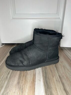 UGG Classic Mini Boots Black Mens Size 12 S/N 1002072
